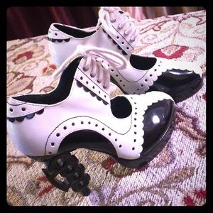 Leg Avenue Brass Knuckle Mafia Boss Heels